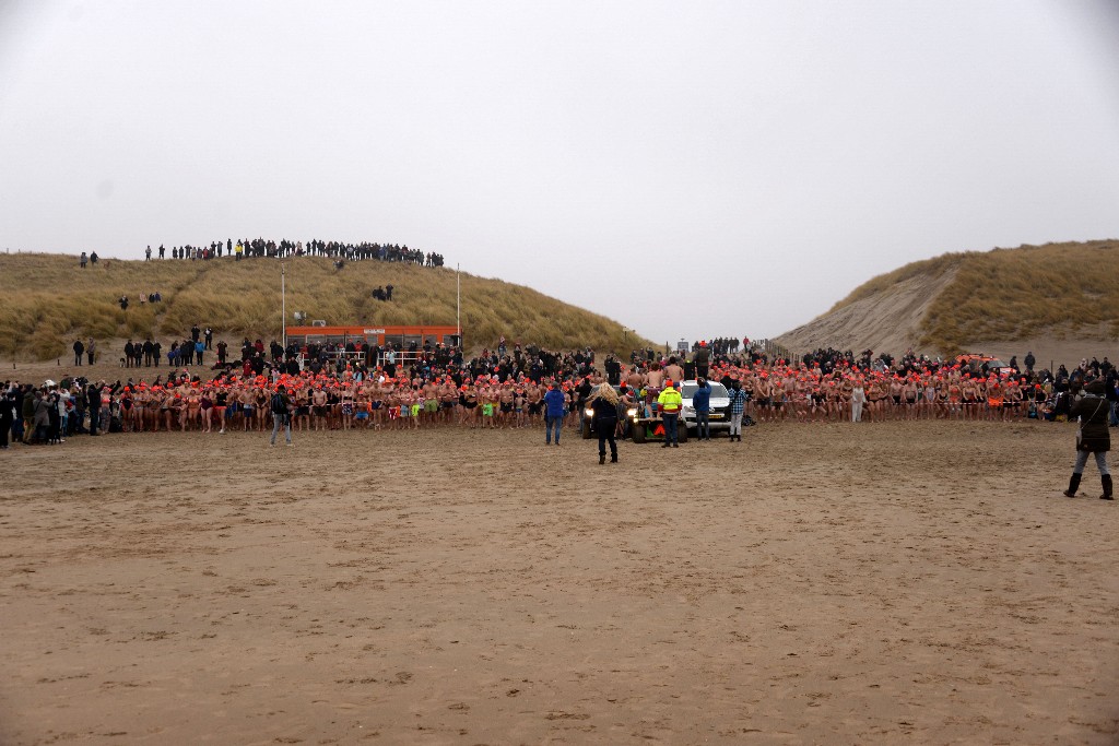 ../Images/Nieuwjaarsduik Nederzandt 2017 019.jpg